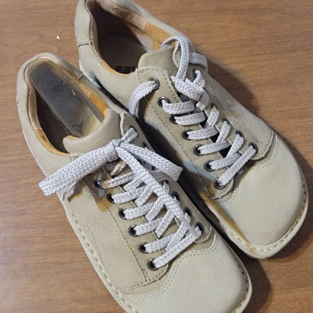 Earth Shoes Light Khaki Burlap Size 8 (NWT)